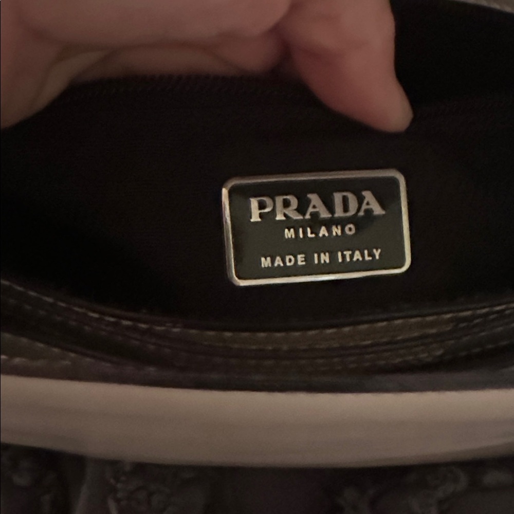 Prada vintage shoulder bag leather with metal strap. Gorgeous, rare bag. - Picture 8 of 11